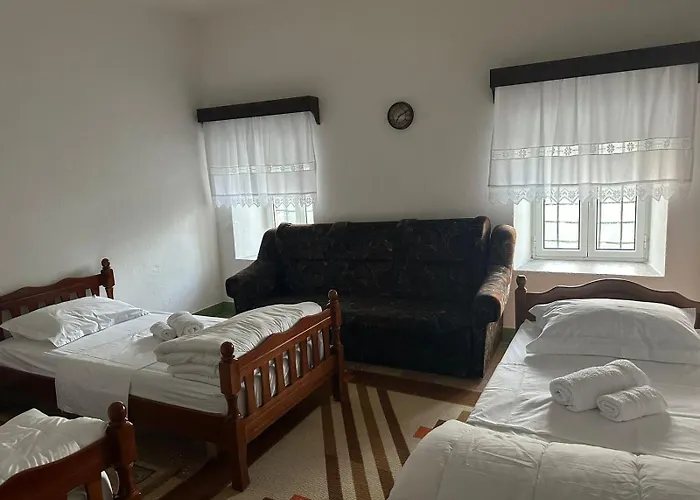 Traditional House Shapllo