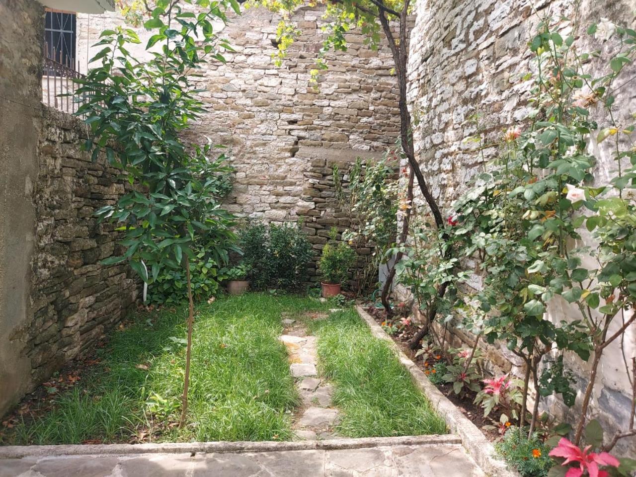 Traditional House Shapllo Appartement *
