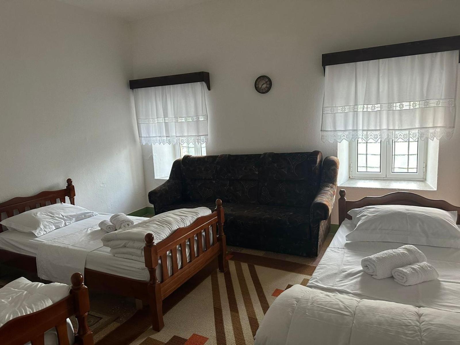 Appartement Traditional House Shapllo
