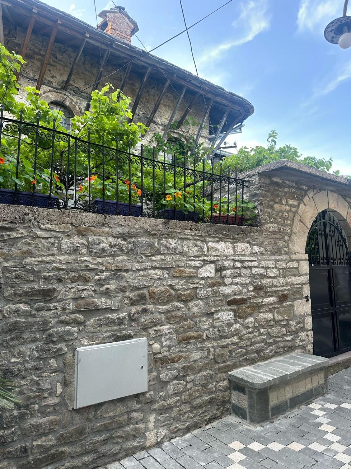 Traditional House Shapllo Appartement