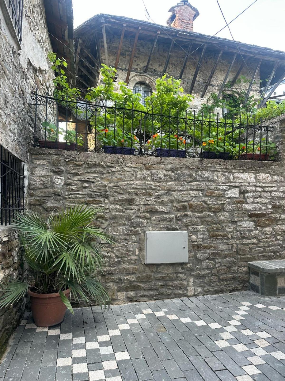 Traditional House Shapllo Appartement *